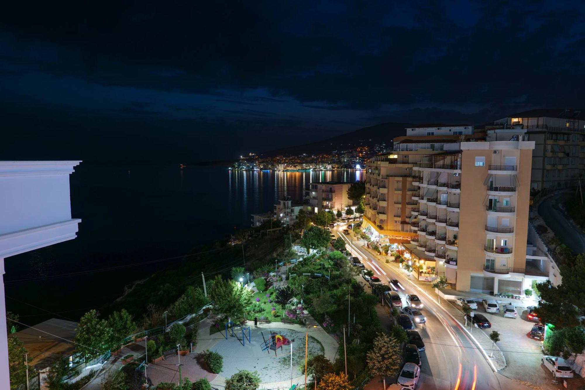 Hotel Oasis Sarandë Exterior foto